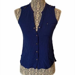 3/$30🛍 Charlotte Russe Sleeveless Button Up Small